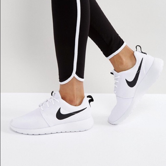 Nike Shoes - Women Nike Roshe One White